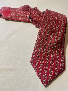 Hermès Red Silk Tie Geometric Pattern Classic Luxury Designer
